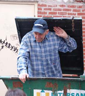 recyclage le film, léo sort de sa cachette recyclage le film, léo sort de sa cachette